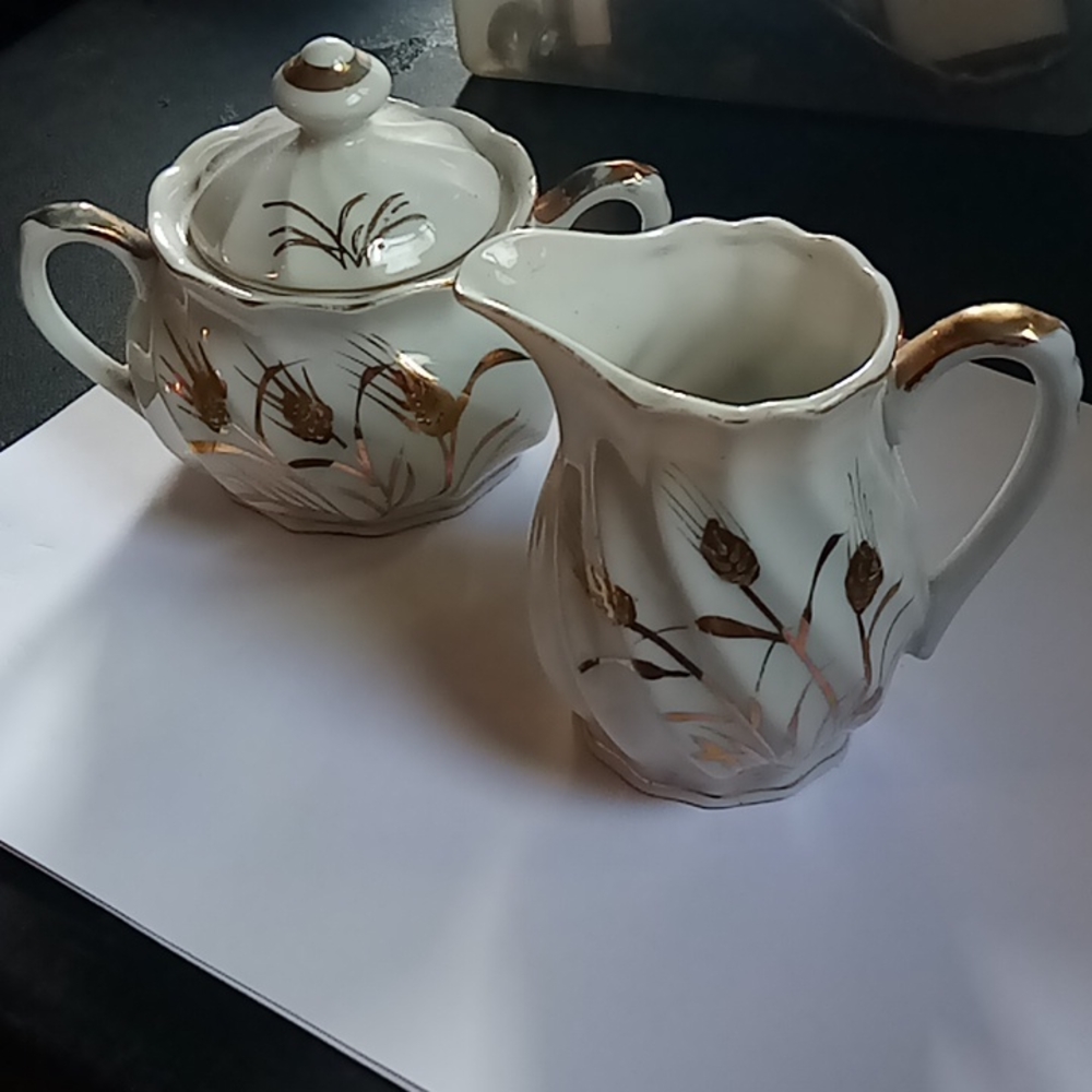 VINTAGE SUGAR AND CREAMER SET
